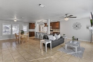 8802 New World Dr in San Antonio, TX - Building Photo