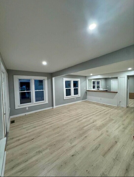 7584 Hudson Ave in Warren, MI - Building Photo