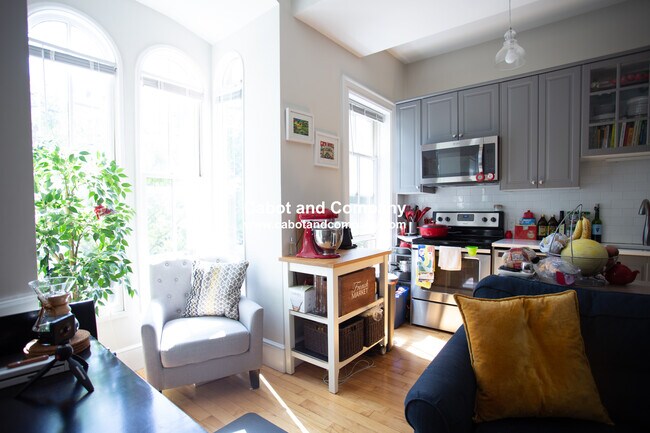 637 Tremont St, Unit #1 in Boston, MA - Building Photo - Building Photo