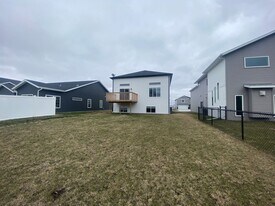 3619 30th St S in Moorhead, MN - Building Photo