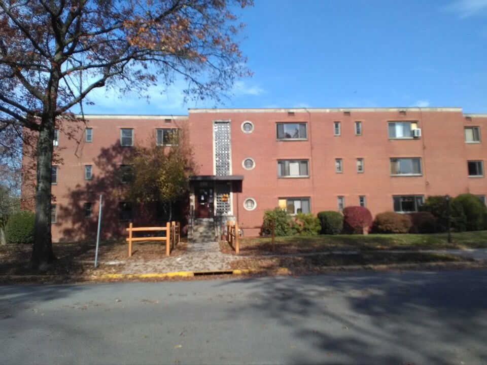 Hoodridge Manor Apartments in Pittsburgh, PA - Building Photo