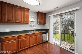 549 E Shag Bark Ln in Streamwood, IL - Building Photo - Building Photo