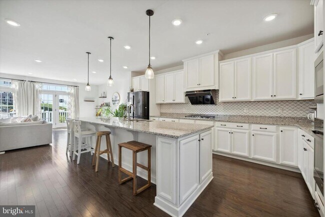 831 Stonecliffe Rd in Malvern, PA - Building Photo - Building Photo