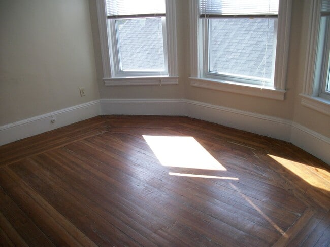 11 Hollywood St in Springfield, MA - Building Photo - Building Photo