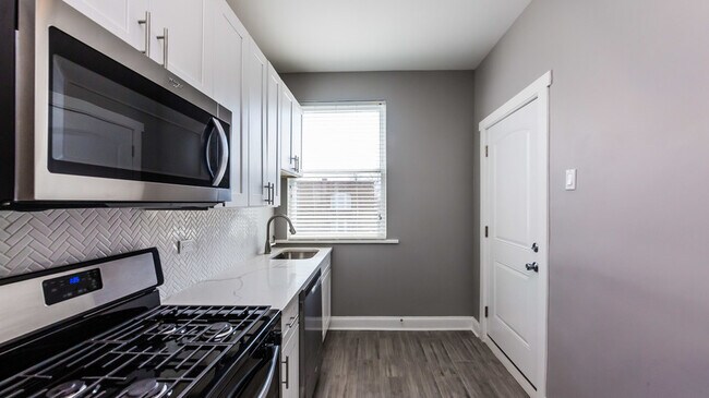 3907 W Belden Ave in Chicago, IL - Building Photo - Building Photo