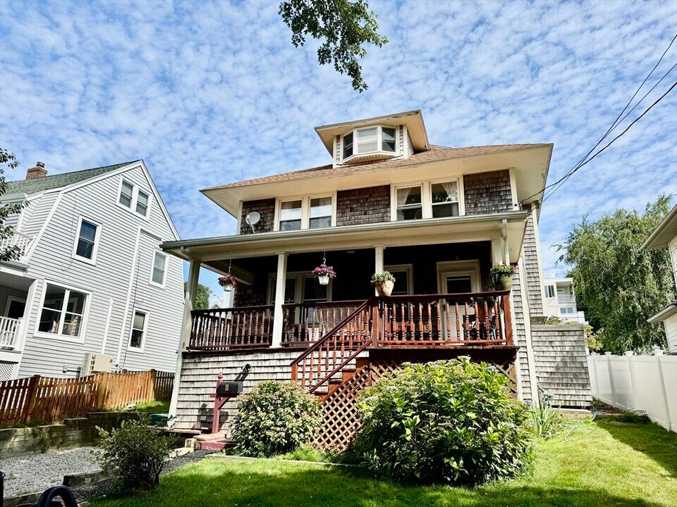 11 Mayflower Rd in Hull, MA - Building Photo
