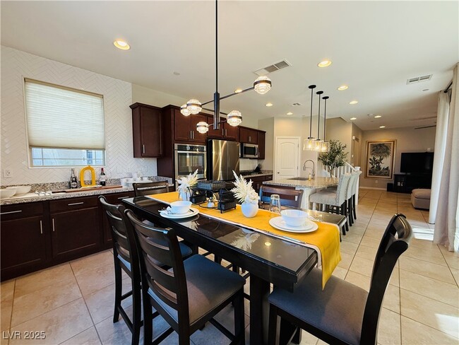 3041 Savella Ave in Henderson, NV - Foto de edificio - Building Photo