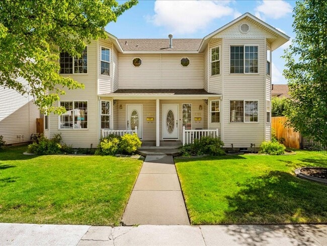 property at 3013 W Pleasanton Ave