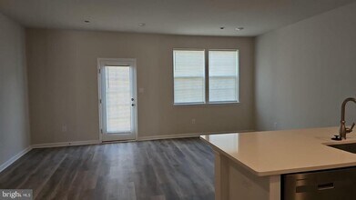 18 Elliot Ln in Mount Holly, NJ - Building Photo - Building Photo