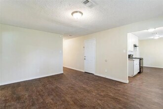 5427 Bungalow Ln in Houston, TX - Foto de edificio - Building Photo