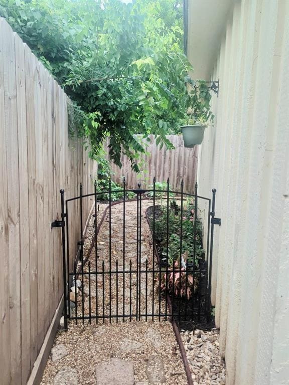 203 Birch St in Lake Jackson, TX - Building Photo - Building Photo