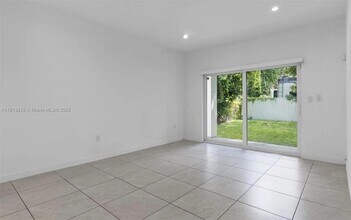 23061 SW 124th Ct, Unit 6111 in Miami, FL - Building Photo - Building Photo