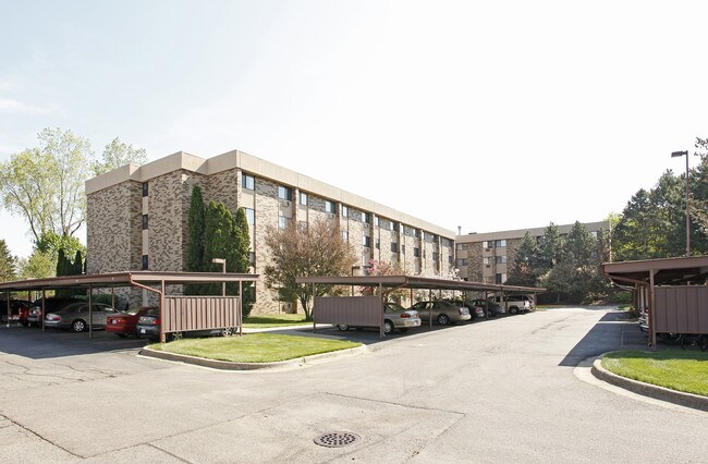 East Glen Apartments in East Lansing, MI - Building Photo - Building Photo