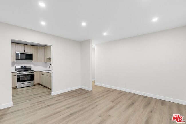 1333 Barry Ave in Los Angeles, CA - Building Photo - Building Photo