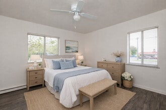 Water's Edge Apartments in Lorain, OH - Foto de edificio - Building Photo