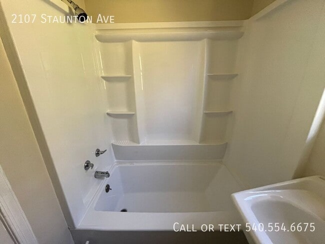 2107 Staunton Ave NW in Roanoke, VA - Building Photo - Building Photo