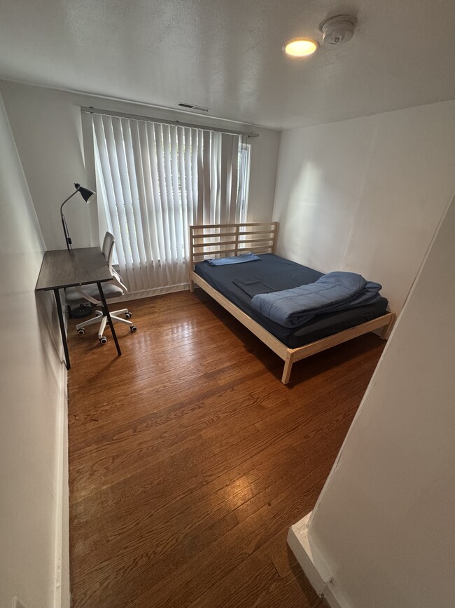 30 Compton St, Unit 2, Unit 2