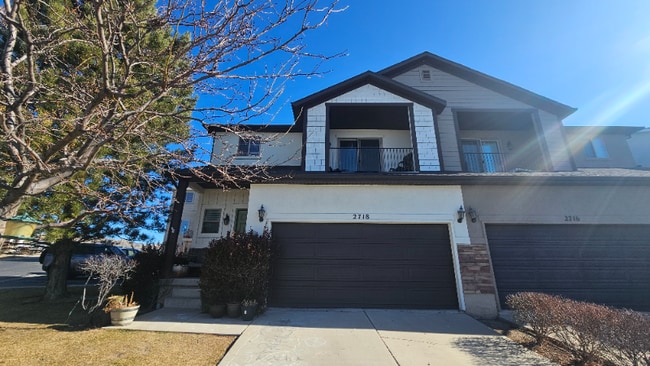 property at 2718 N Elm Dr