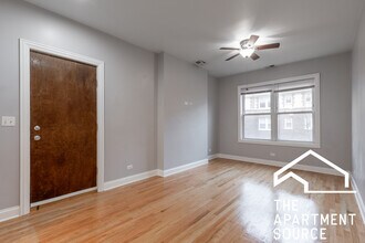 4502 N Sheridan Rd, Unit 2 in Chicago, IL - Building Photo - Building Photo