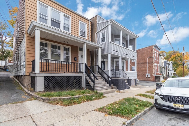 24 Wheeler St in Montclair, NJ - Foto de edificio - Building Photo