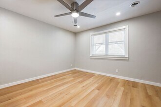 811 N Pleasant St in Springdale, AR - Building Photo - Building Photo