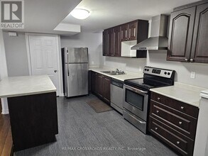 14 Ann Louise Crescent in Markham, ON - Building Photo - Building Photo