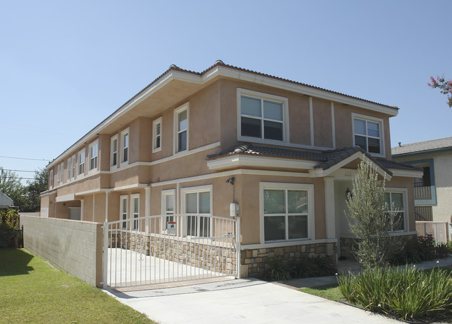 826 W Padilla St in San Gabriel, CA - Foto de edificio - Building Photo