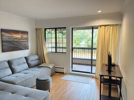 1825 W 8th Ave in Vancouver, BC - Building Photo