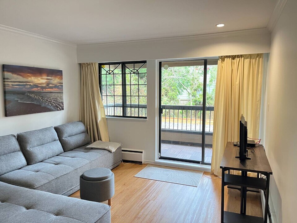 1825 W 8th Ave in Vancouver, BC - Building Photo