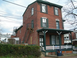 237 E Wood St in Norristown, PA - Foto de edificio - Building Photo