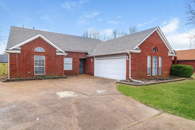 7013 Juanita Cir S in Memphis, TN - Building Photo - Building Photo