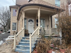 644 St Charles St in Elgin, IL - Building Photo