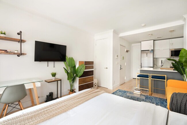 1597 York Ave in New York, NY - Building Photo - Building Photo