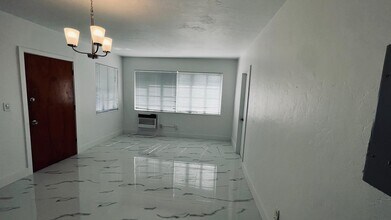 7821 Byron Ave in Miami Beach, FL - Building Photo - Building Photo