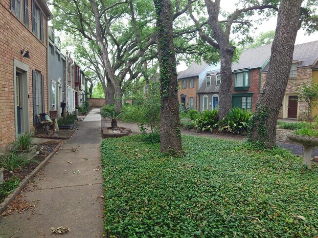 5215 Arboles Dr in Houston, TX - Building Photo - Building Photo