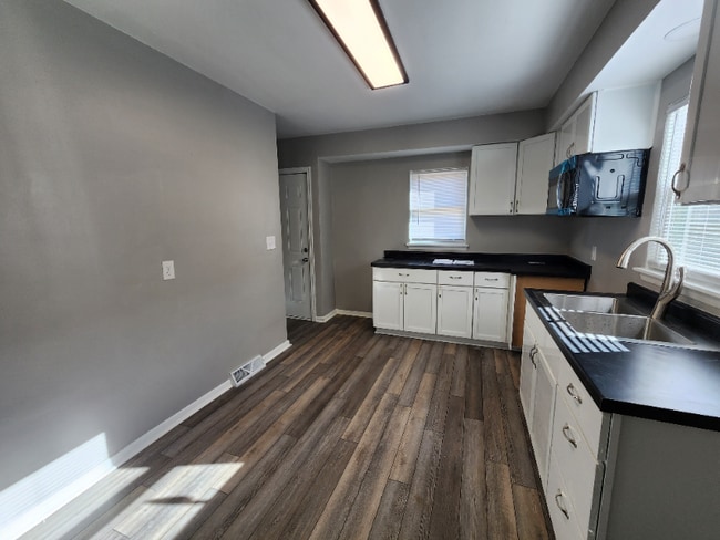 2049 34th St in Rock Island, IL - Building Photo - Building Photo