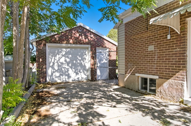 180 Ross Dr in Clearfield, UT - Building Photo - Building Photo