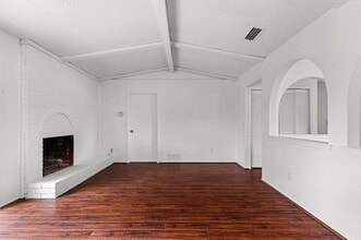 2804 Royal Oaks Dr in Plano, TX - Building Photo - Building Photo