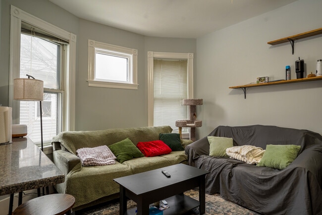 108 Hillside St, Unit #3 in Boston, MA - Foto de edificio - Building Photo