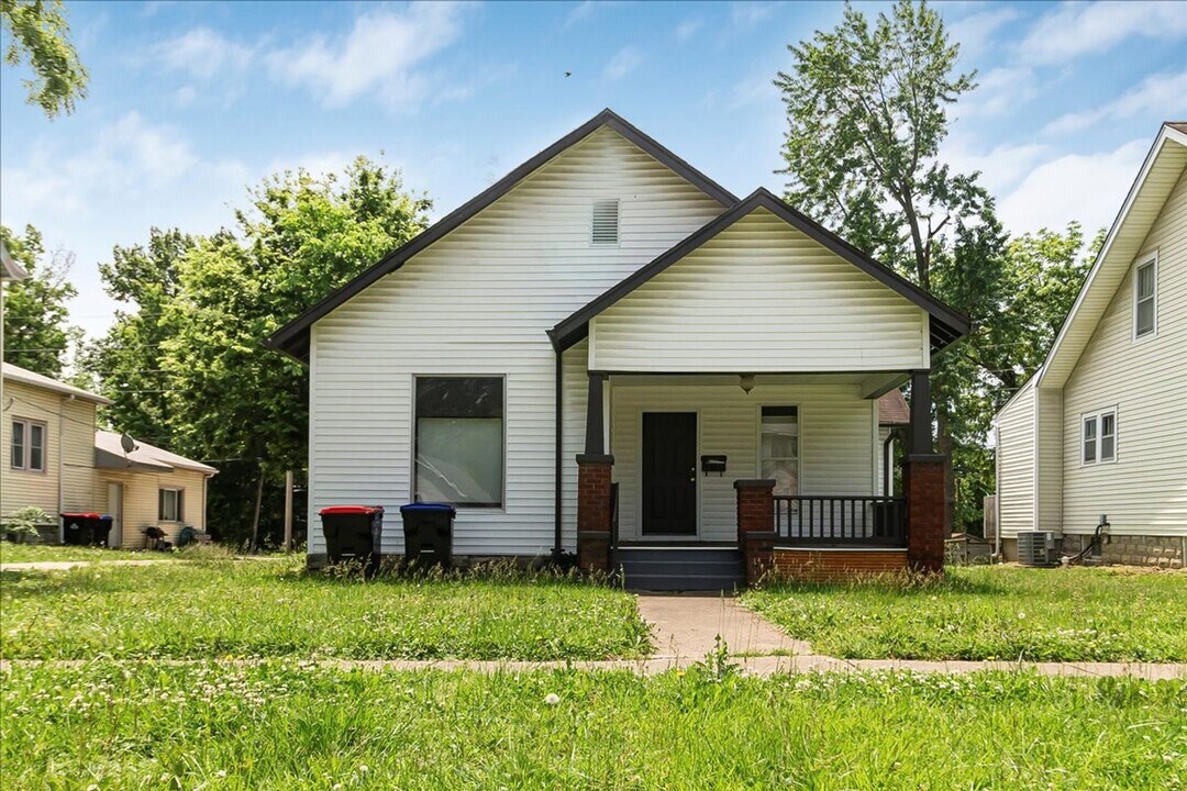 416 Grover St in Warrensburg, MO - Foto de edificio