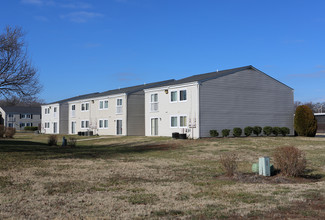 Village Green in Waldorf, MD - Building Photo - Building Photo