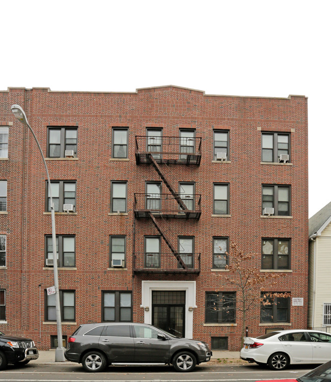 2585 36th St in Astoria, NY - Foto de edificio - Building Photo