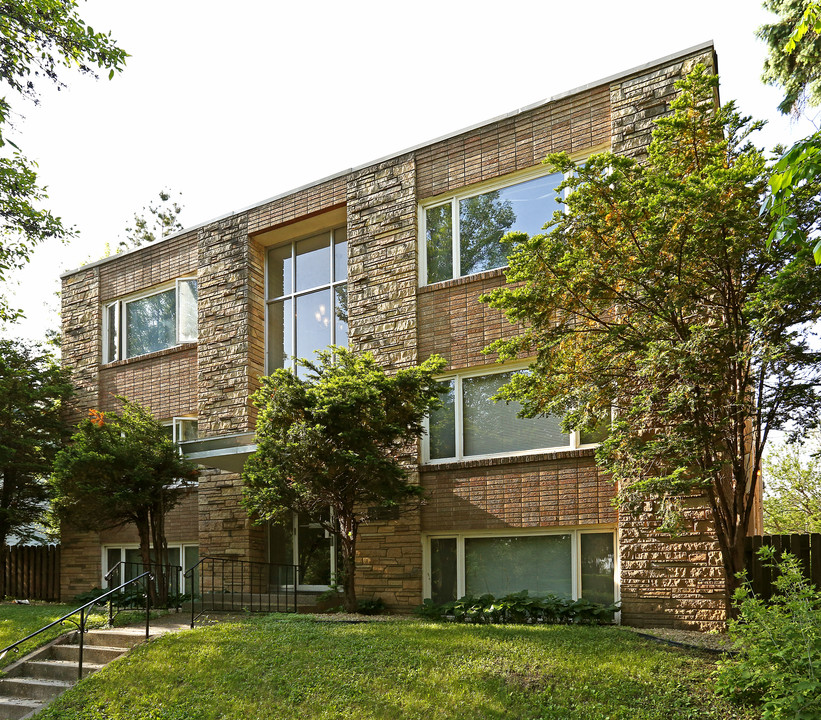 Country Club Apartments in St. Paul, MN - Building Photo