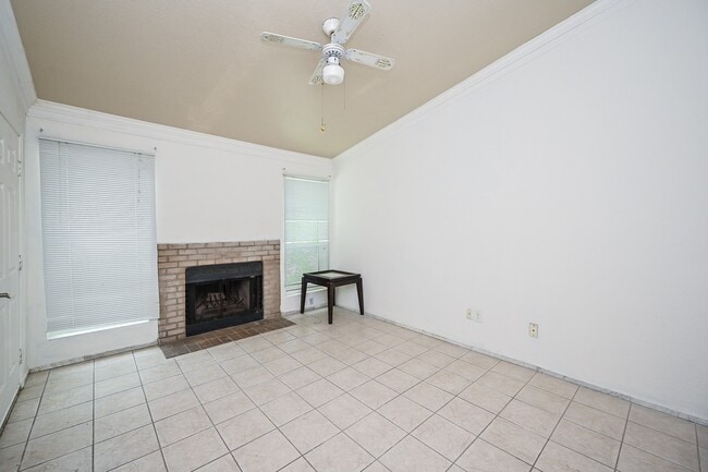 3900 Woodchase Dr