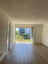 8740 N Sherman Cir in Miramar, FL - Building Photo