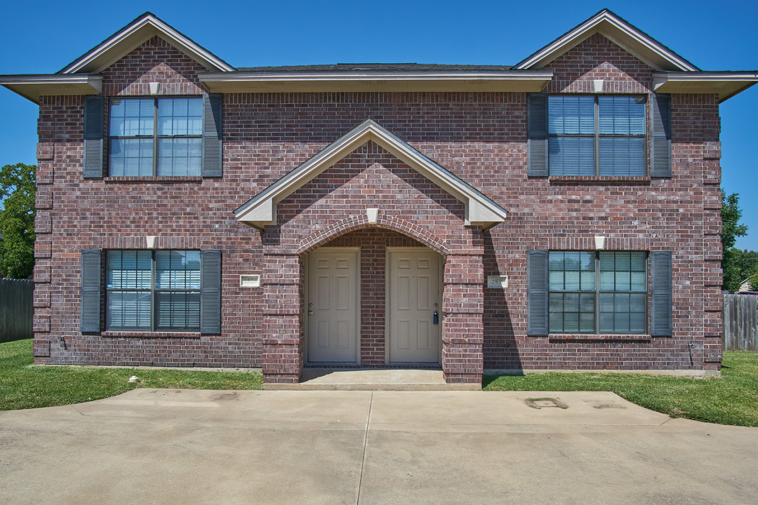 Dartmouth Crossing Duplexes - 2529 Teal Drive in College Station, TX - Building Photo