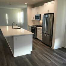 789 Leeward Way, Unit 789 Leeward CM in Costa Mesa, CA - Building Photo - Building Photo