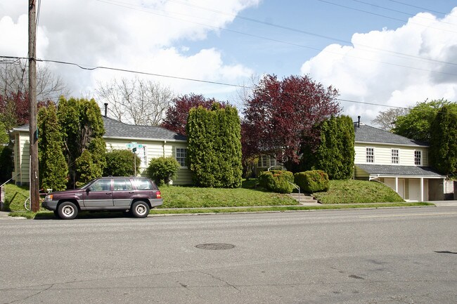 4021 SE Belmont St in Portland, OR - Building Photo - Building Photo