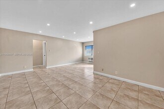 707 S 19th Ave in Hollywood, FL - Foto de edificio - Building Photo