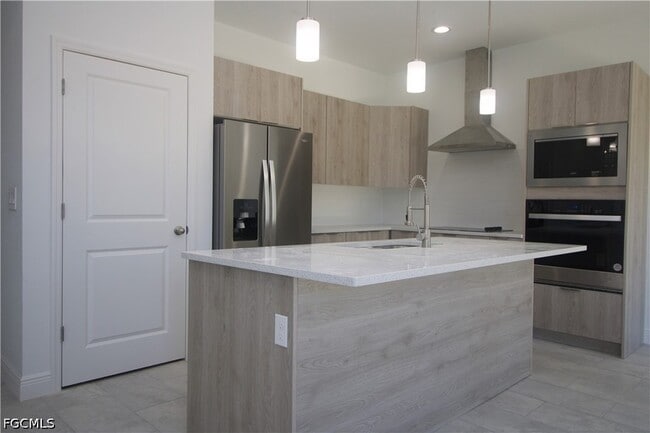 8002 Spice Ct in La Belle, FL - Foto de edificio - Building Photo